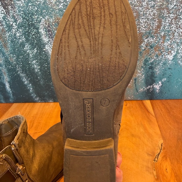 Joe Boxer 2016 Women August Brown Suede Ankle Bootie size 7 - Picture 8 of 14